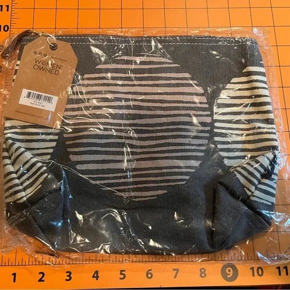 Maika ‘Big Sur’ Commuter Tote and Zipper Pouch set - Picture 8 of 9